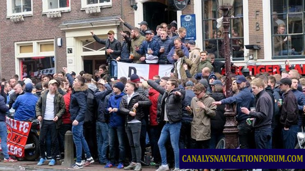 Polisi Belanda Tangkap 90 SuporterInggris